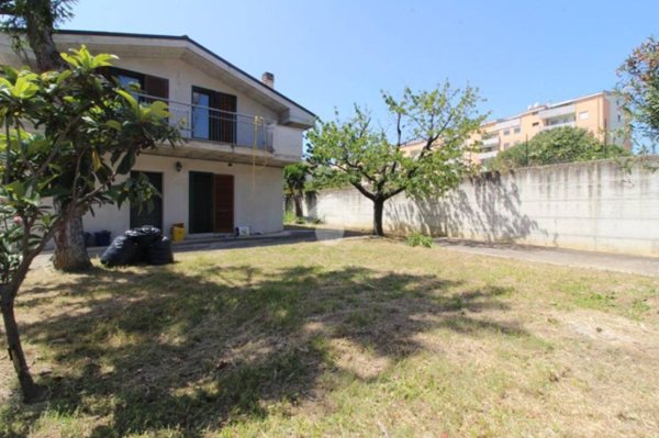 casa indipendente in vendita a Pescara in zona Colle Innamorati