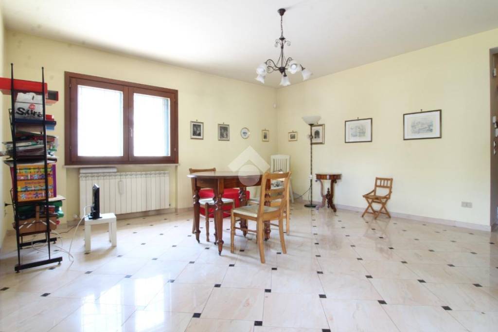 casa indipendente in vendita a Pescara in zona Ospedale