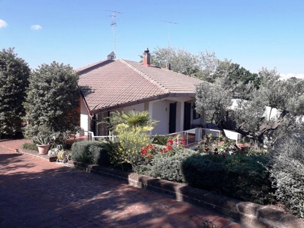 casa indipendente in vendita a Pescara in zona Colle Scorrano