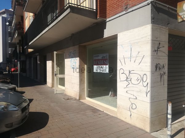 locale commerciale in vendita a Pescara
