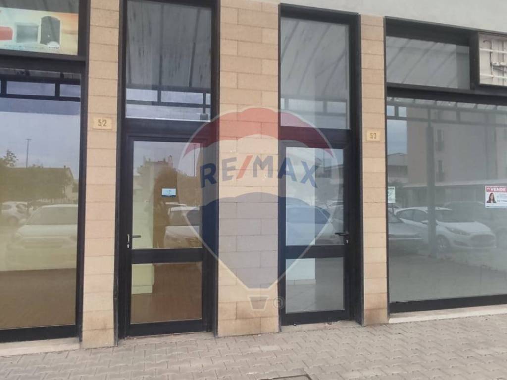 negozio in vendita a Pescara in zona San Donato