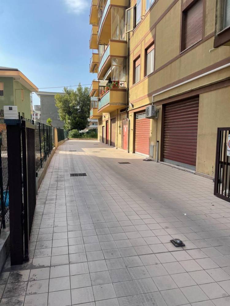locale di sgombero in vendita a Pescara