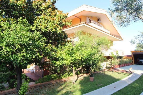 casa indipendente in vendita a Pescara in zona Castellammare