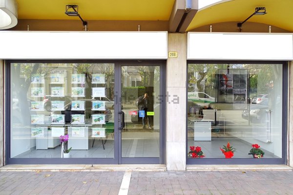 locale commerciale in vendita a Pescara in zona Porta Nuova