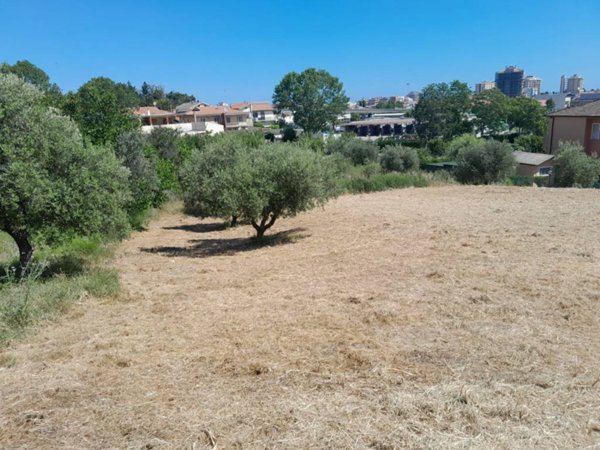 terreno edificabile in vendita a Pescara in zona Ospedale