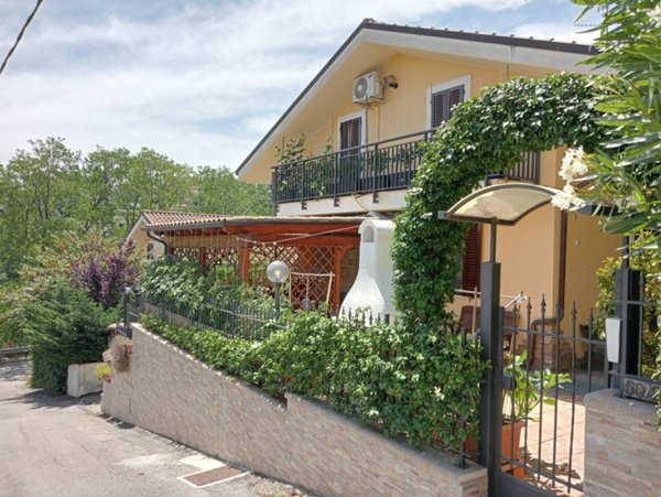 casa indipendente in vendita a Pescara in zona Centro Città