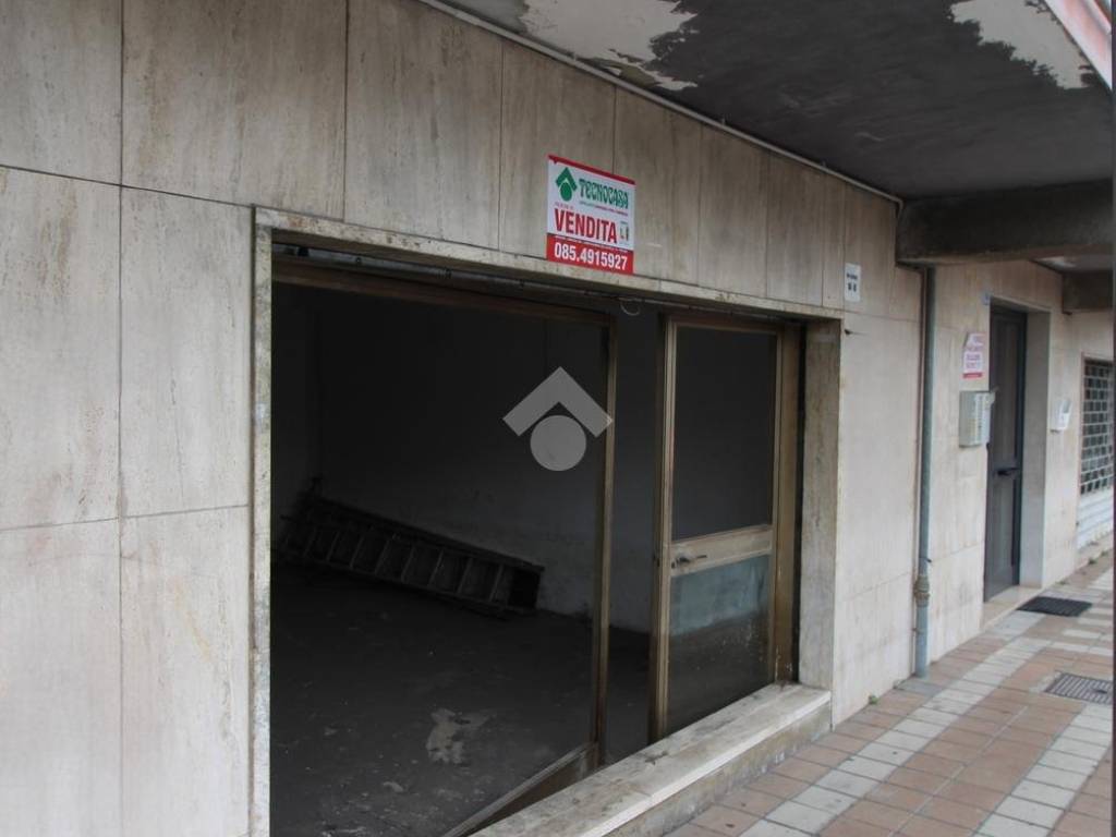 locale commerciale in vendita a Pescara in zona Porta Nuova