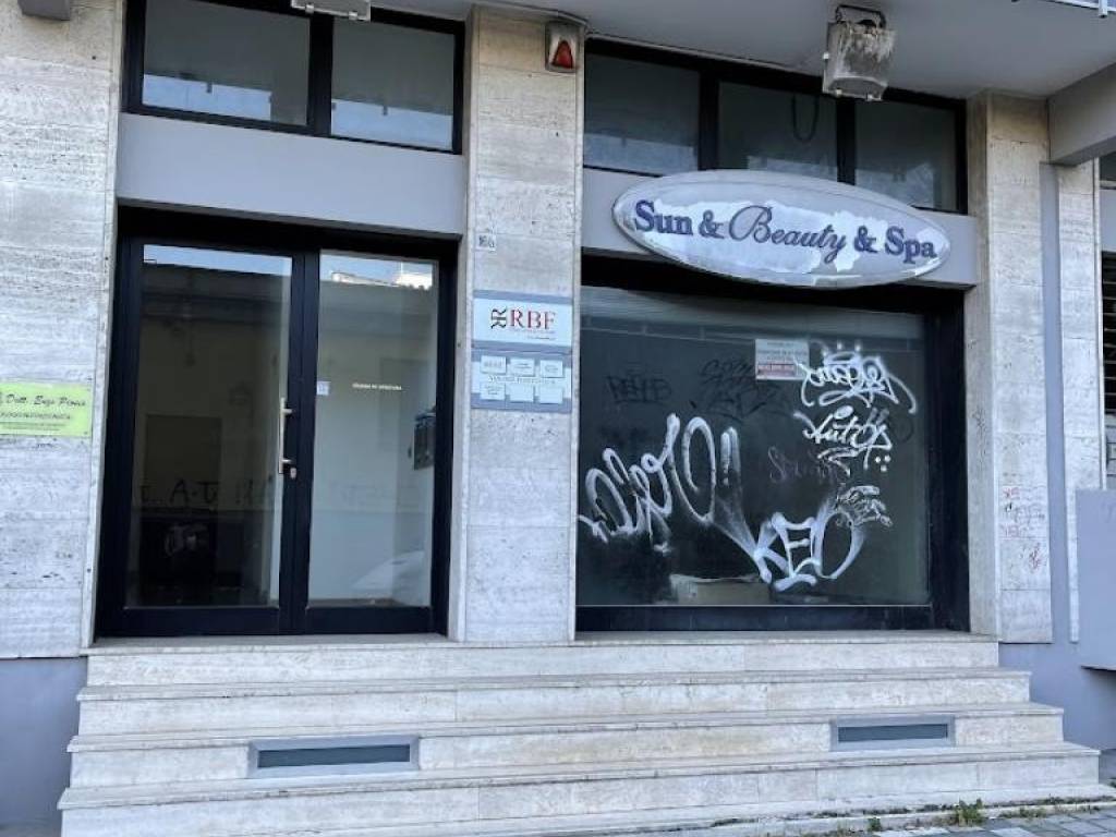 ufficio in vendita a Pescara in zona Stadio
