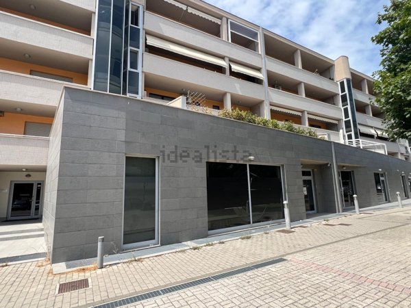 locale commerciale in vendita a Pescara