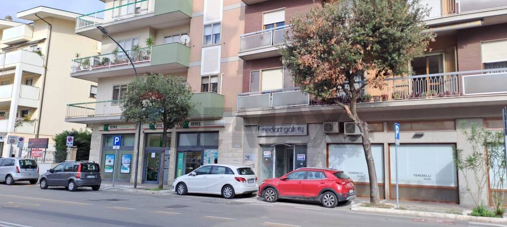 negozio in vendita a Pescara in zona Porta Nuova