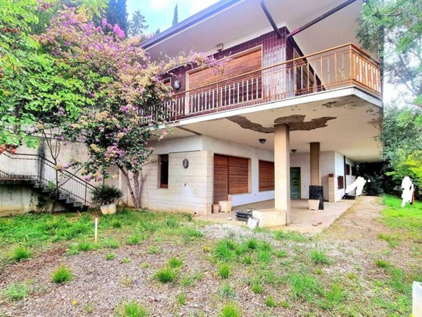 casa indipendente in vendita a Pescara in zona Ospedale