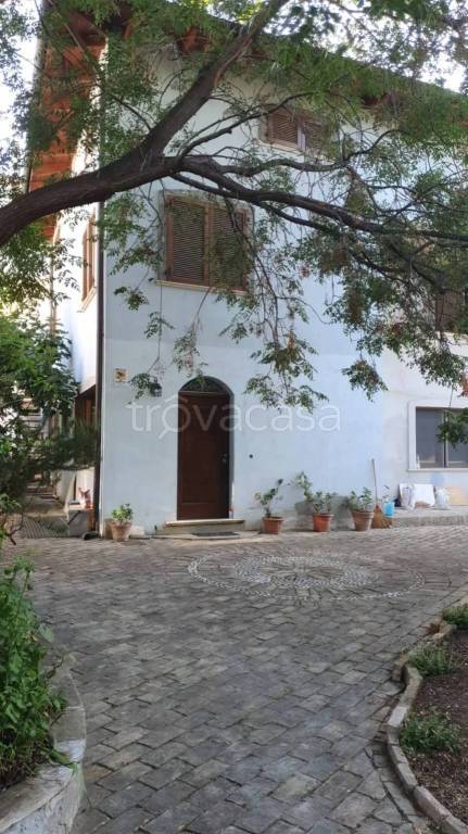 casa indipendente in vendita a Pescara in zona Centro Città