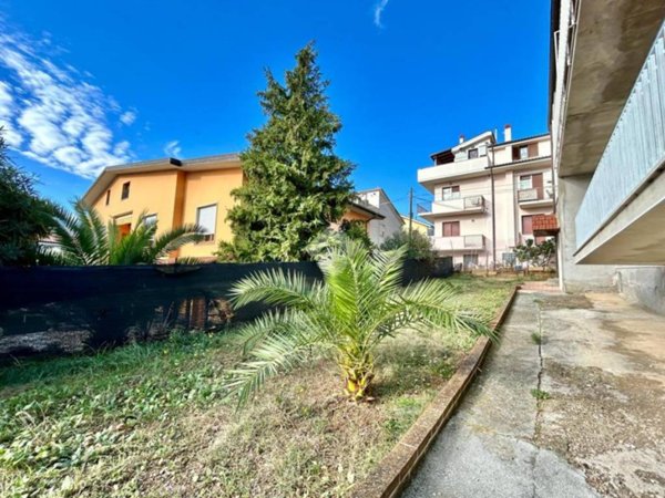 casa indipendente in vendita a Pescara in zona Ospedale