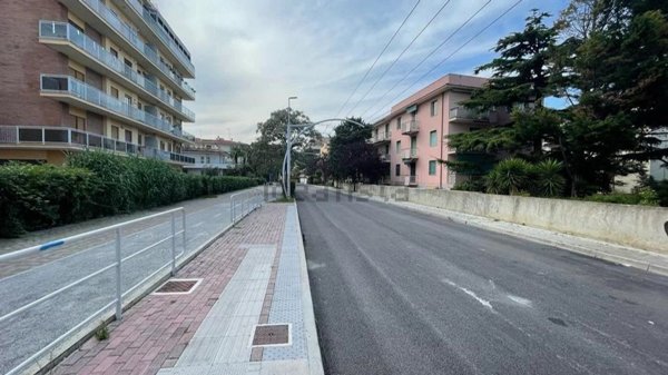 locale commerciale in vendita a Pescara in zona Centro Città