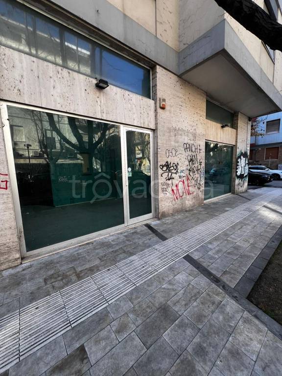 negozio in vendita a Pescara