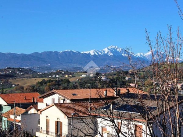 casa indipendente in vendita a Pescara in zona Ospedale