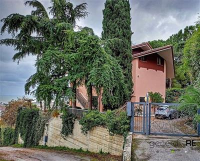 casa indipendente in vendita a Pescara in zona Centro Città