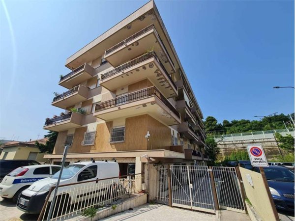 locale commerciale in vendita a Pescara
