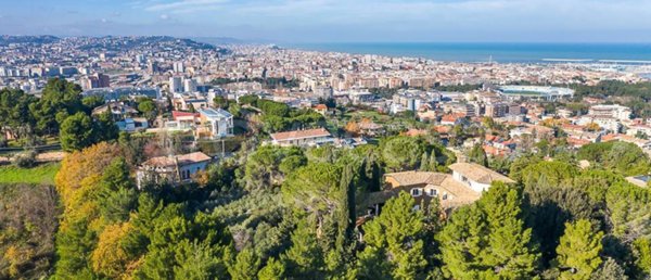 casa indipendente in vendita a Pescara in zona Pineta