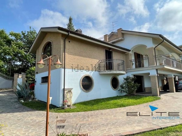 casa indipendente in vendita a Pescara in zona Castellammare