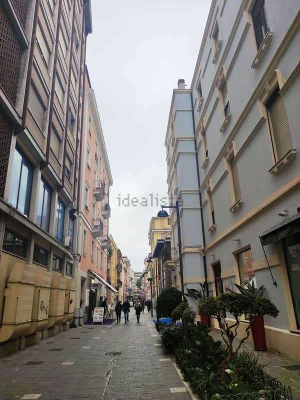 locale commerciale in vendita a Pescara
