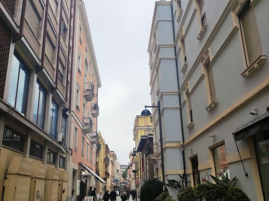negozio in vendita a Pescara