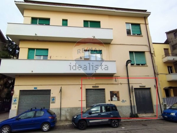 locale commerciale in vendita a Pescara