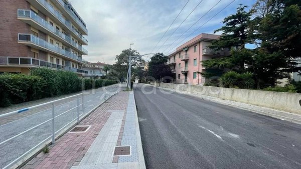 negozio in vendita a Pescara in zona Duca degli Abruzzi