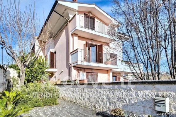 casa indipendente in vendita a Pescara in zona Ospedale