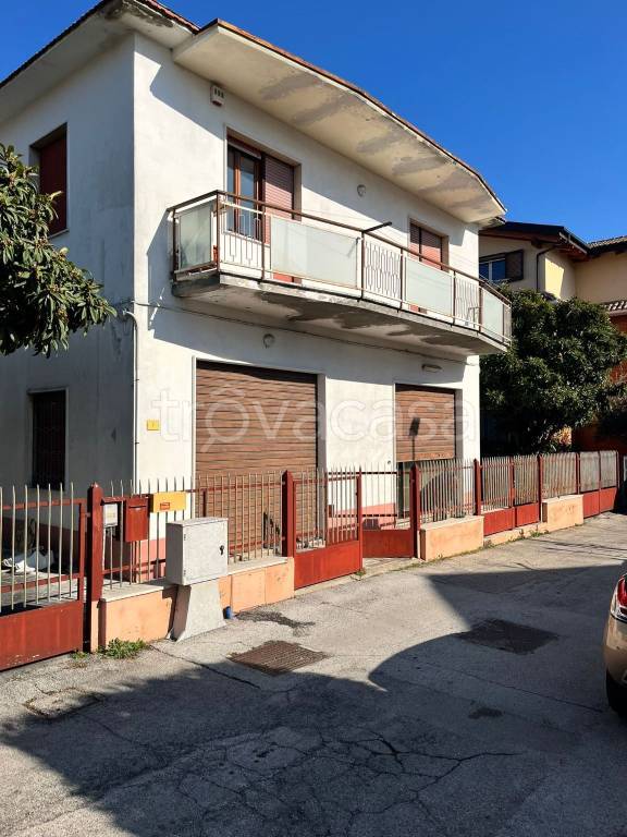 casa indipendente in vendita a Pescara in zona Ospedale