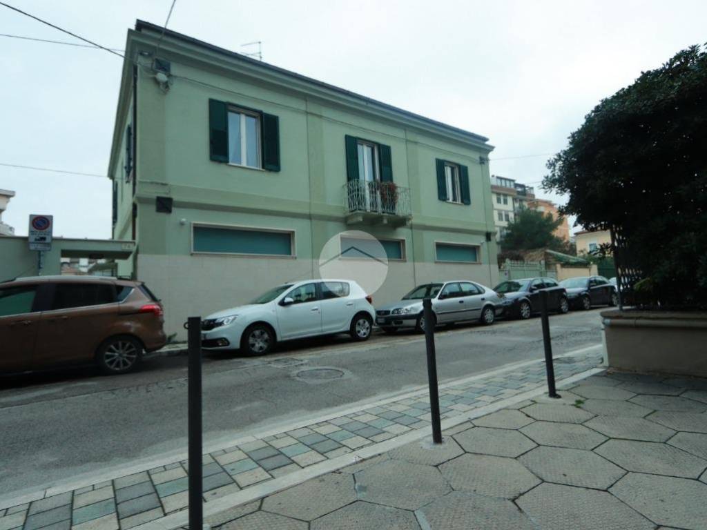casa indipendente in vendita a Pescara in zona Porta Nuova