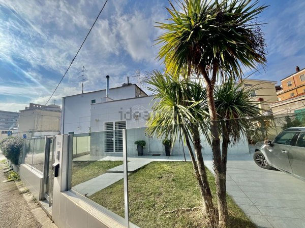 casa indipendente in vendita a Pescara in zona Porta Nuova