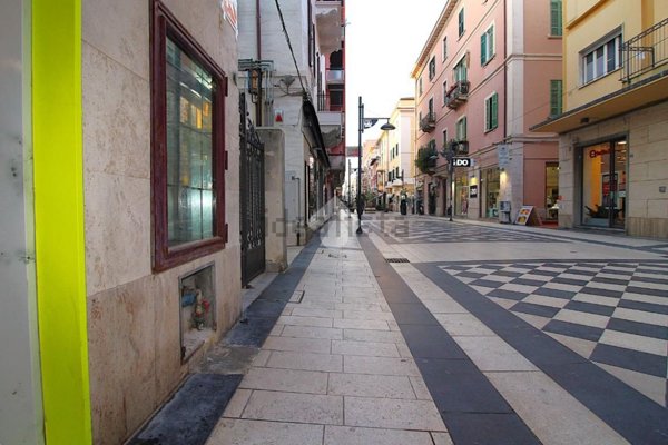 negozio in vendita a Pescara in zona Centro Città