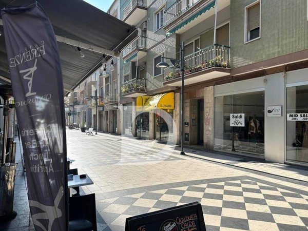 negozio in vendita a Pescara in zona Centro Città