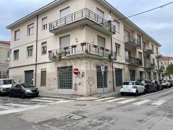 negozio in vendita a Pescara in zona Porta Nuova