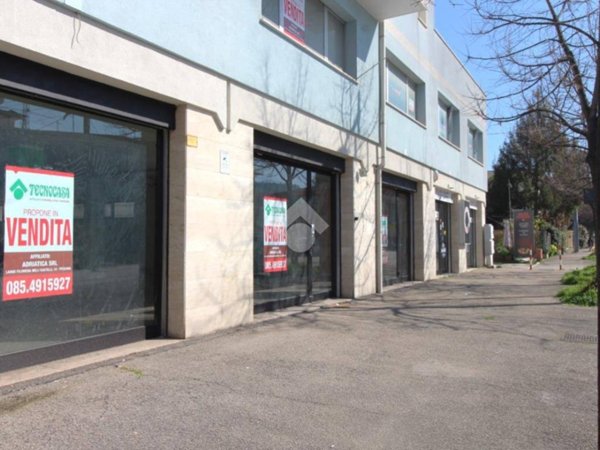 negozio in vendita a Pescara in zona Castellammare
