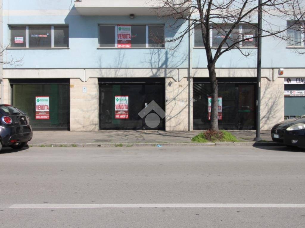 negozio in vendita a Pescara in zona Castellammare