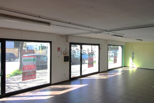 locale commerciale in vendita a Pescara in zona Castellammare
