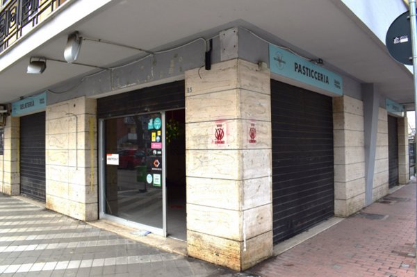 locale commerciale in vendita a Pescara in zona Stadio