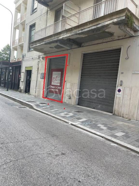 negozio in vendita a Pescara in zona Centro Città