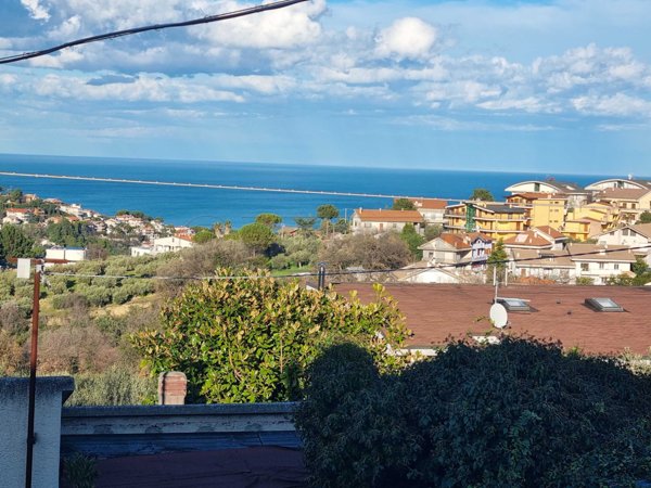 casa indipendente in vendita a Pescara