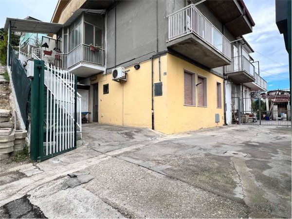 casa indipendente in vendita a Pescara in zona Ospedale