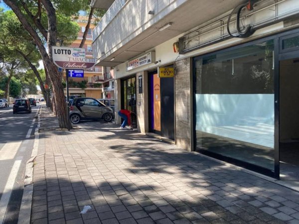 negozio in vendita a Pescara in zona Ospedale