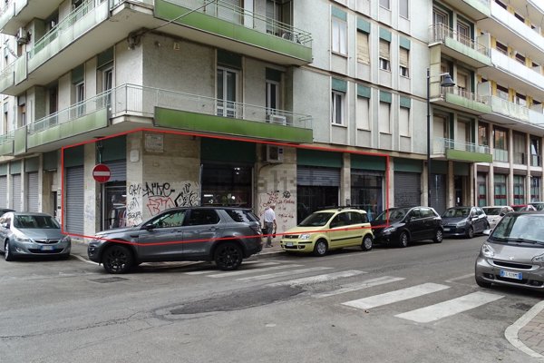 locale commerciale in vendita a Pescara