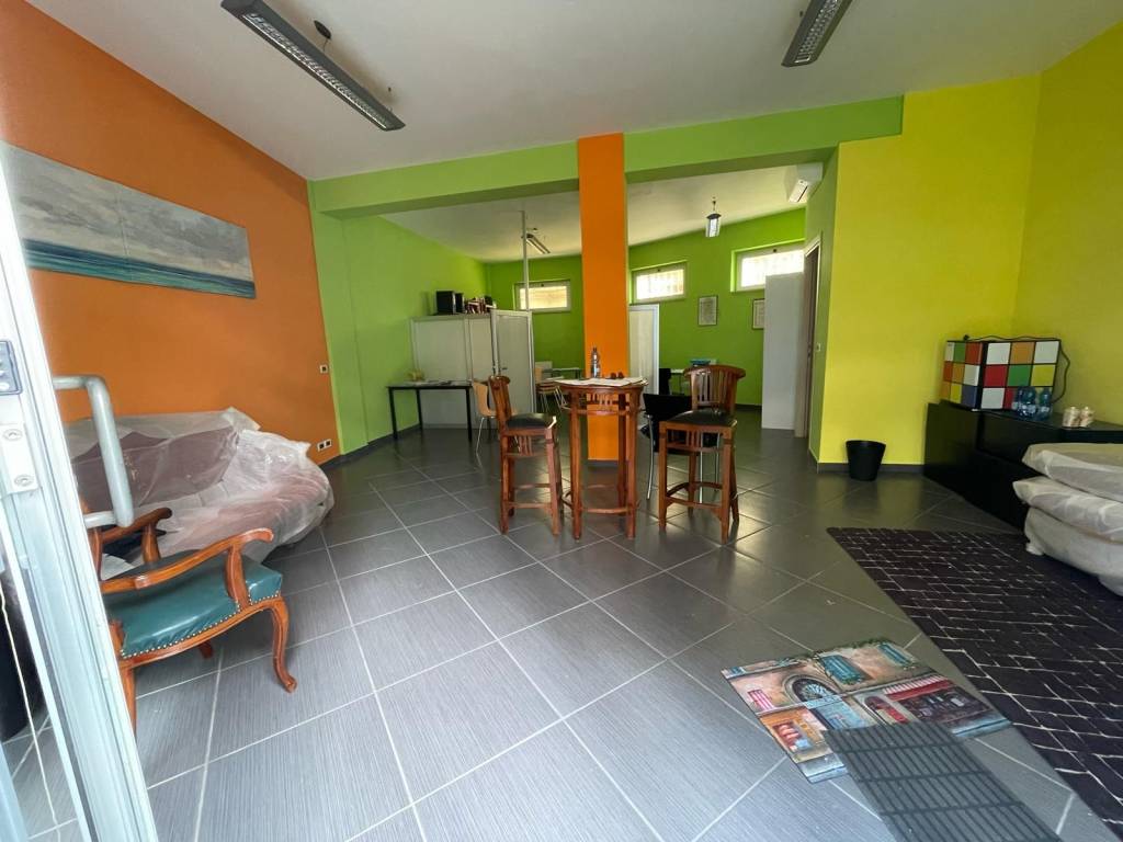 negozio in vendita a Pescara