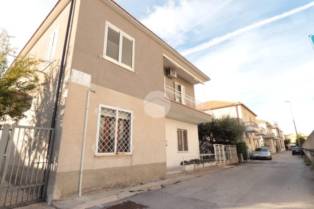 casa indipendente in vendita a Pescara in zona Ospedale