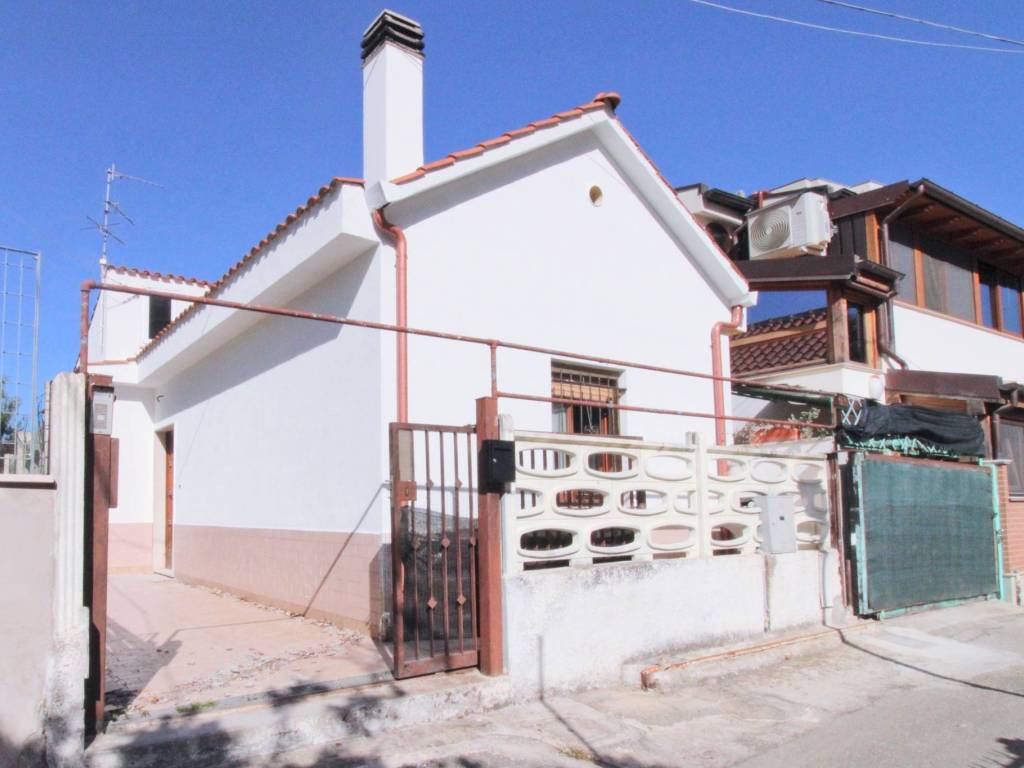 casa indipendente in vendita a Pescara in zona Centro Città