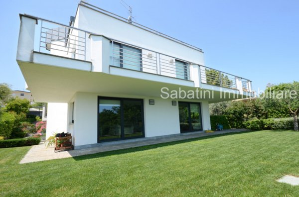 casa indipendente in vendita a Pescara in zona Colle di Mezzo