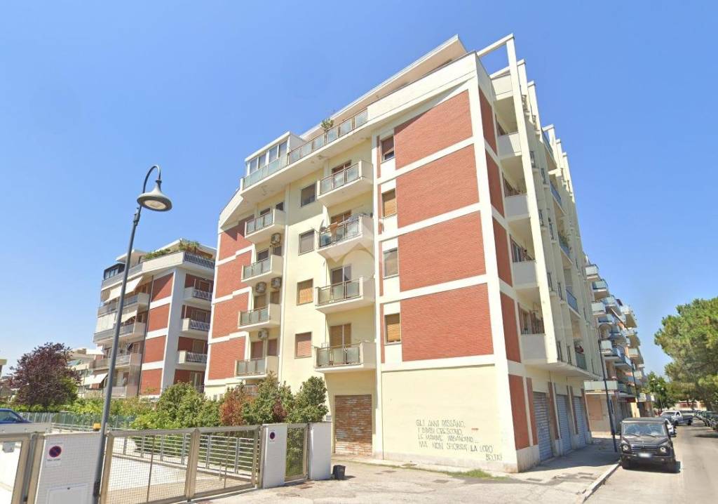 appartamento in vendita a Pescara in zona Porta Nuova