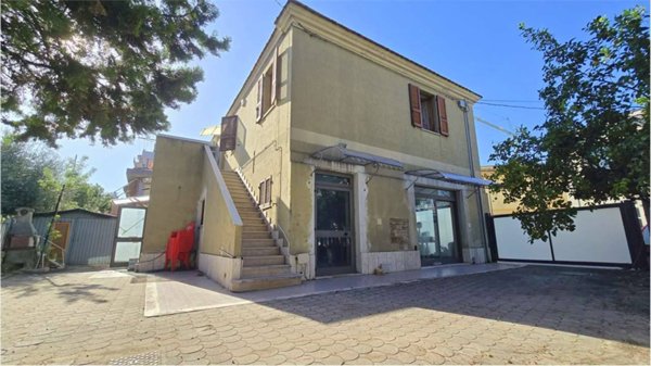 intera palazzina in vendita a Pescara in zona Centro Città